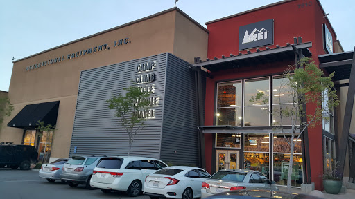 Camping Store «REI», reviews and photos, 7810 N Blackstone Ave, Fresno, CA 93720, USA