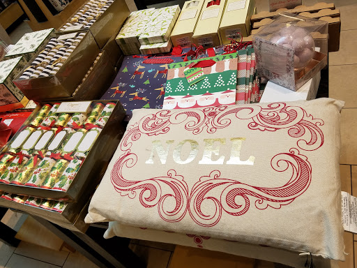 Book Store «Barnes & Noble», reviews and photos, 210 Americana Way, Glendale, CA 91210, USA