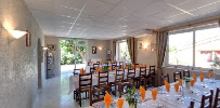 Atmosphère du Restaurant français Le Puits Fleuri-Restaurant à Beaumettes - n°4