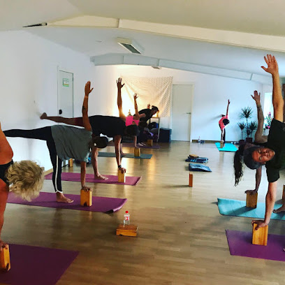 Centro de yoga, Karana Yoga