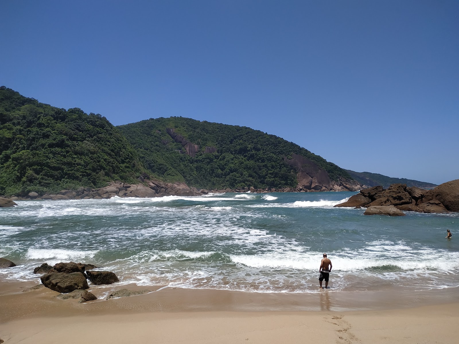 Praia da Sumaca的照片 带有碧绿色纯水表面