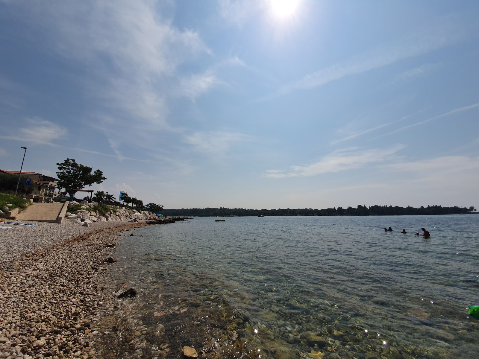 Photo de Lovrecica beach zone des équipements