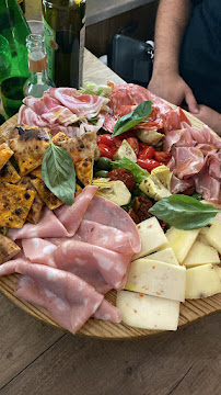 Charcuterie du Restaurant italien Pizzeria Iovine's à Paris - n°6