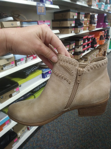 Shoe Store «Shoe Carnival», reviews and photos, 1008 Andrews Run, Hendersonville, TN 37075, USA