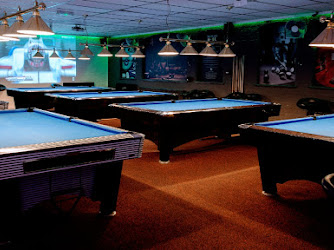 Spot White American Pool Lounge
