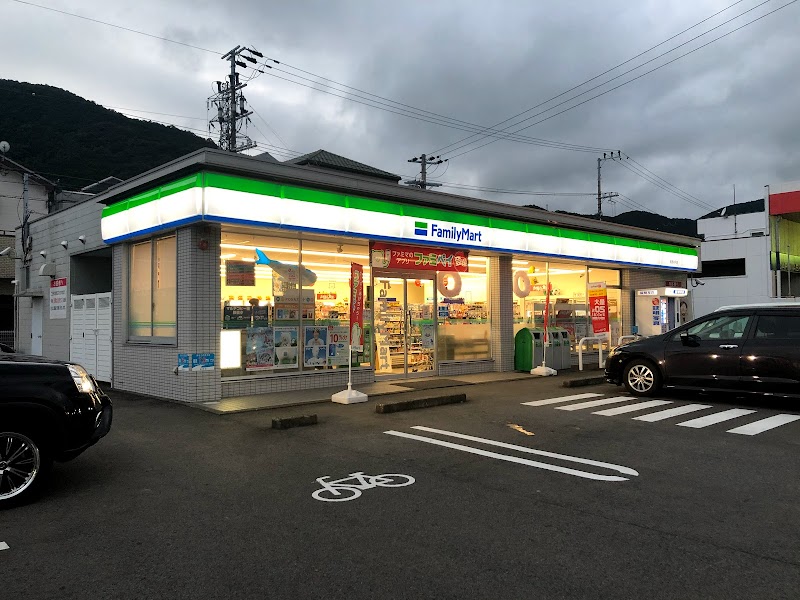 ファミリーマート 熊野井戸店