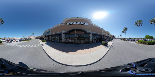 Clothing Store «Tillys», reviews and photos, 343 N Alafaya Trail, Orlando, FL 32828, USA