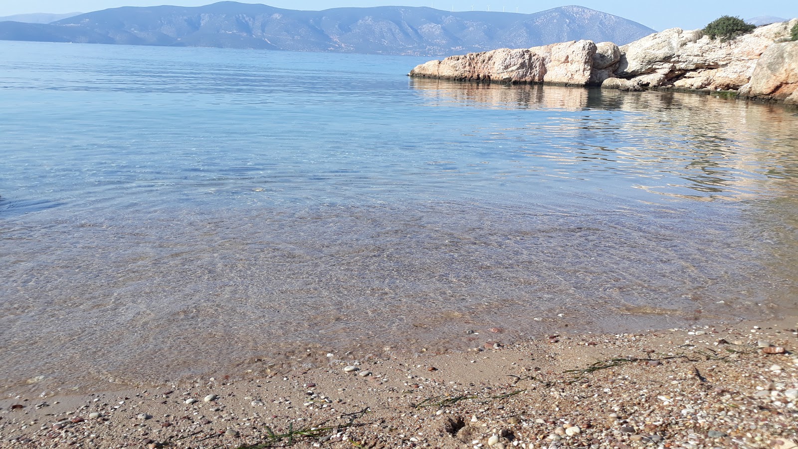 Fotografie cu Bouka beach amplasat într-o zonă naturală