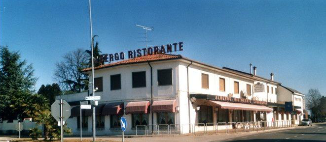Casa Bianca Pizzeria Ristorante Albergo Via Gorizia, 3, 33050 San Vito Al Torre UD, Italia