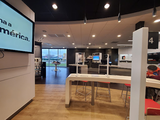 Cell Phone Store «Verizon», reviews and photos, 6560 Garth Rd #100, Baytown, TX 77521, USA