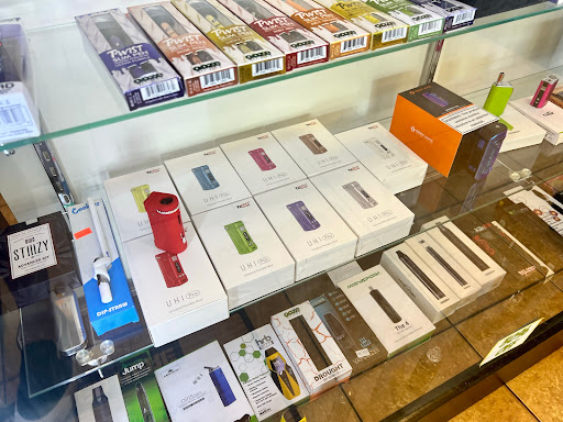 Tobacco Shop «Smoke Hut Smoke Shop», reviews and photos, 11902 Blue Ridge Boulevard g, Grandview, MO 64030, USA