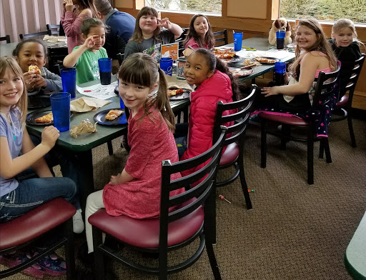 Pizza Restaurant «Round Table Pizza», reviews and photos, 16016 Meridian E, Puyallup, WA 98375, USA