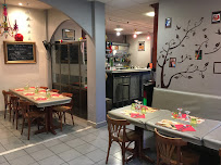 Atmosphère du Restaurant portugais La Broche Tourne à Marseille - n°4