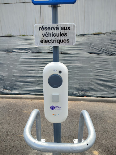 Borne de recharge de véhicules électriques Shell Recharge Charging Station Saint-Martin-Boulogne