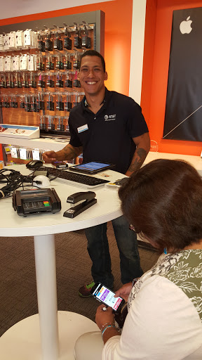 Cell Phone Store «AT&T Authorized Retailer», reviews and photos, 2229 W Redondo Beach Blvd, Gardena, CA 90247, USA