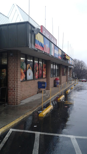 Supermarket «Fine Fare Supermarket», reviews and photos, 200 W Buttonwood St, Reading, PA 19601, USA
