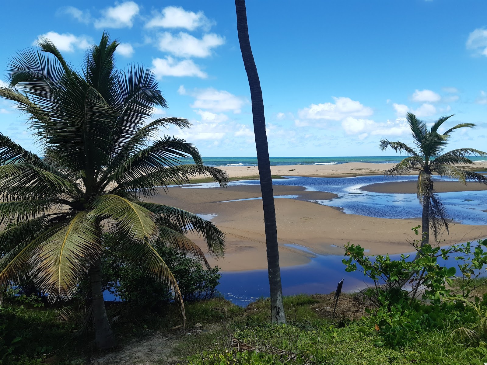 Fotografie cu Praia de Imbassai - locul popular printre cunoscătorii de relaxare