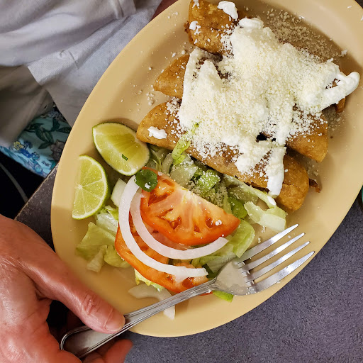 Grocery Store «El Olmito Mexican Grocery», reviews and photos, 502 Mulberry Ave, Muscatine, IA 52761, USA