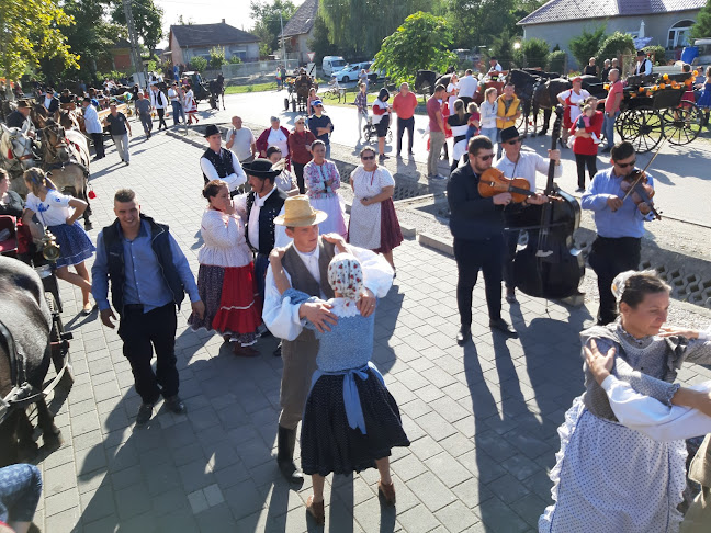 Bessenyei György Művelődési Ház és Könyvtár - Könyvtár