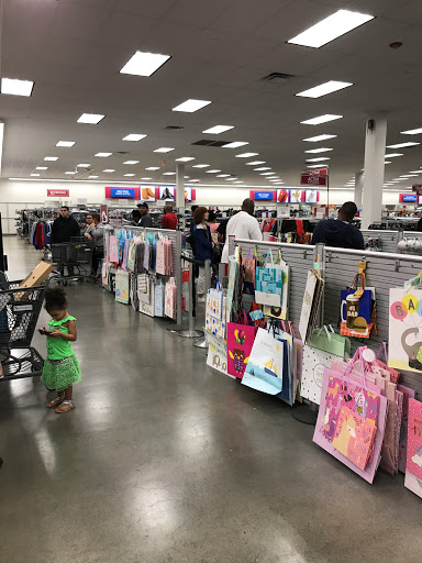 Burlington Coat Factory, 3350 Steelyard Dr, Cleveland, OH 44109, USA, 