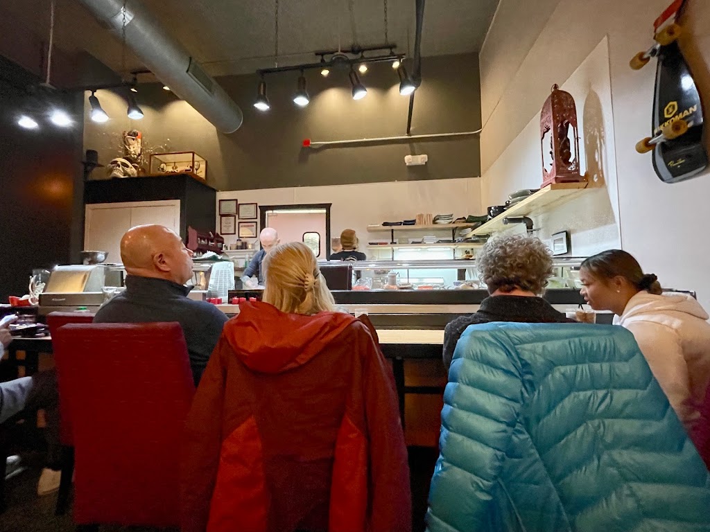 Kubo Sushi and Sake Lounge 60120