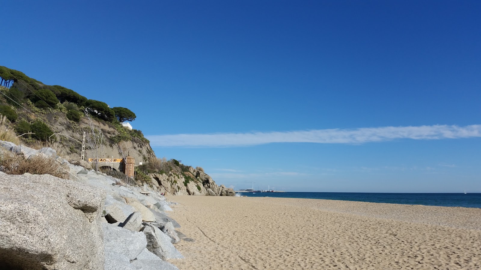 Foto van Platja de La Musclera met ruime baai