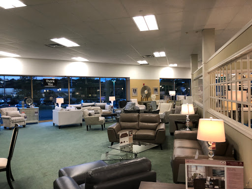 Furniture Store «Raymour & Flanigan Furniture and Mattress Store», reviews and photos, 641 Connecticut Ave, Norwalk, CT 06854, USA