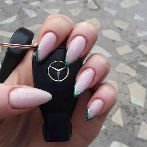 Roxy Nails - Salon de înfrumusețare