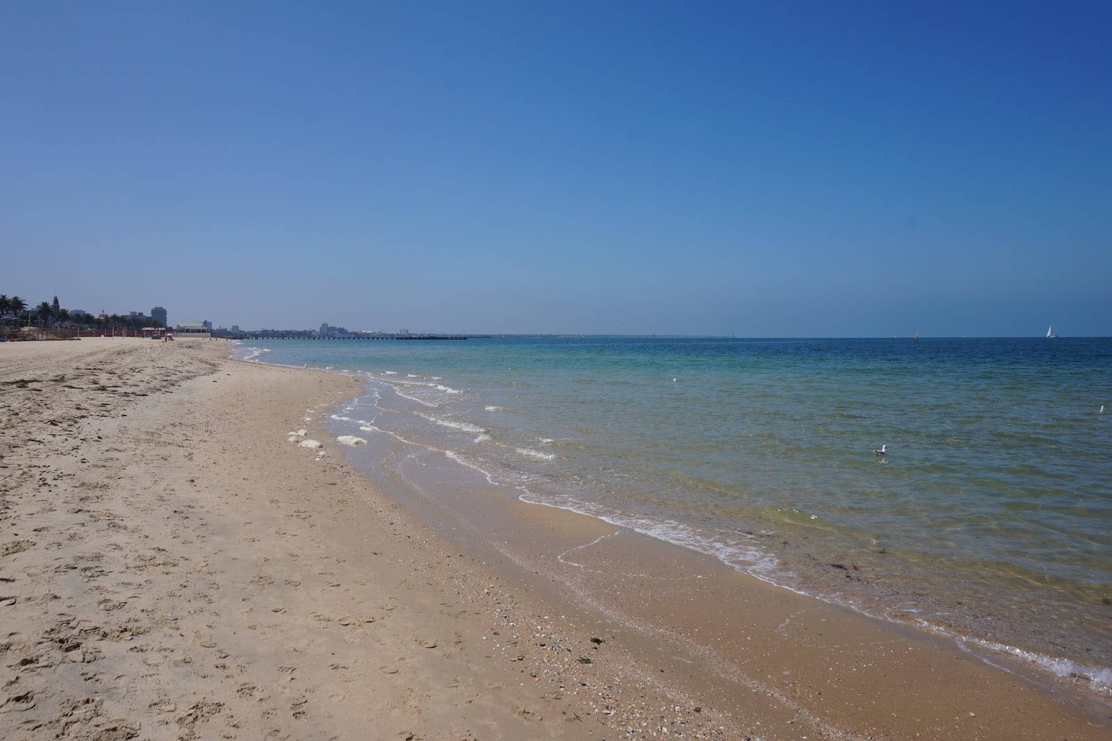 Fotografie cu Port Melbourne Beach - locul popular printre cunoscătorii de relaxare