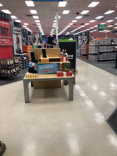 Shoe Store «Shoe Carnival», reviews and photos, 3408 S Glenstone Ave, Springfield, MO 65804, USA