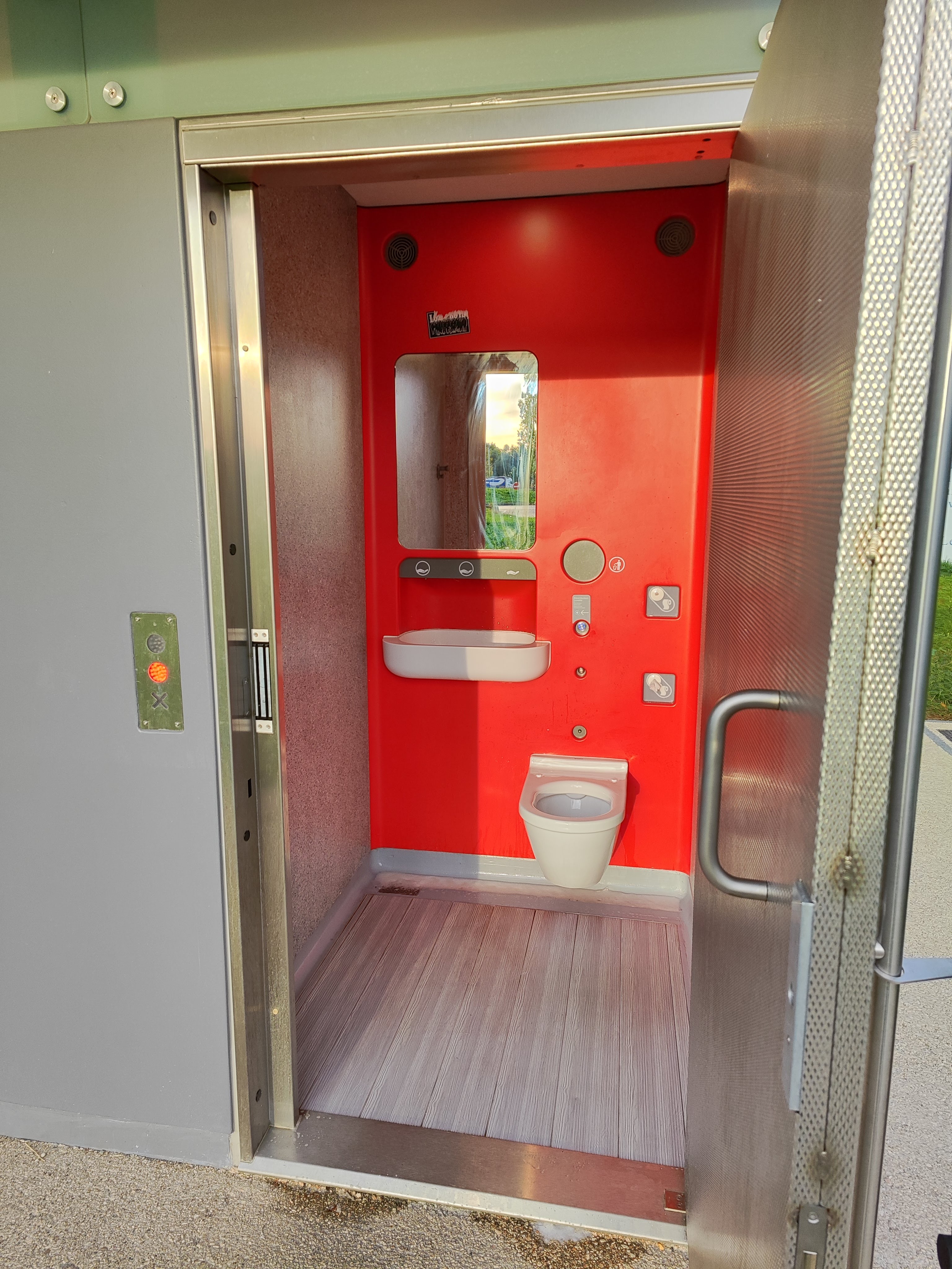 Photo n° 9 de l'avis de Milan.� fait le 16/10/2023 à 15:49