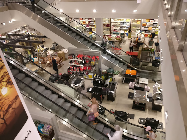 Reviews of Westquay Shopping Centre in Southampton - Shopping mall