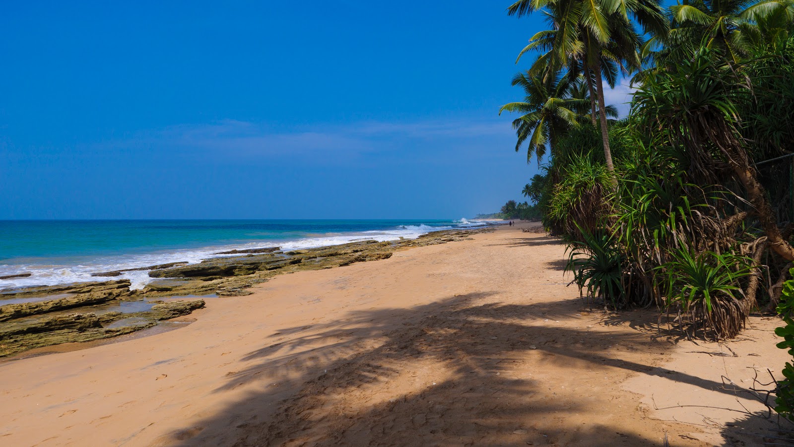 Fotografija Kosgoda Beach in naselje