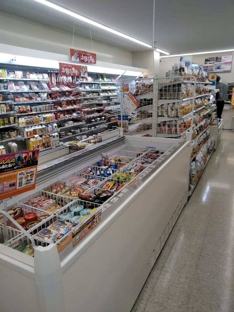 ファミリーマート 新小松インター店