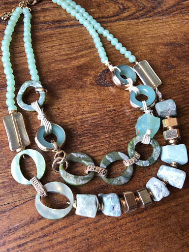 Jewelry Store «Knock Knock Boutique», reviews and photos, 110 W Chocolate Ave, Hershey, PA 17033, USA