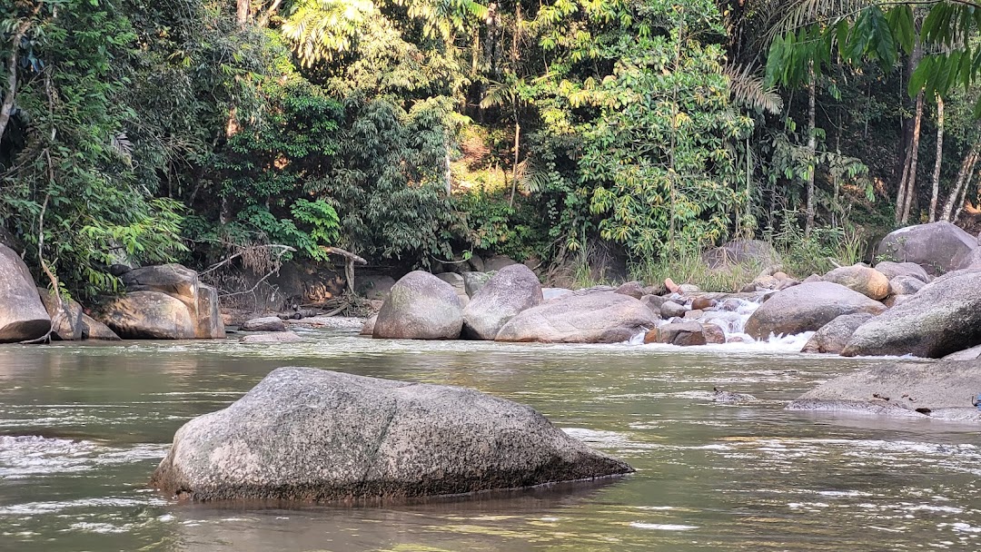 Kawasan Rekreasi Air Terjun Sg Pinang