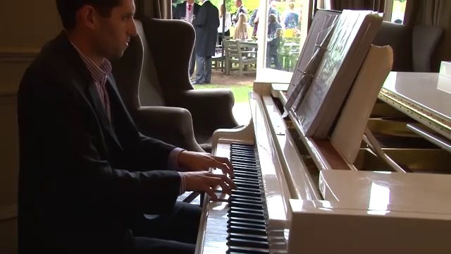 Wedding Pianist Tom Green - Reading