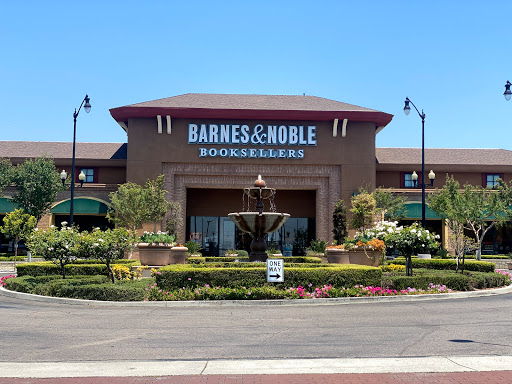 Barnes & Noble, 1923 W Malvern Ave, Fullerton, CA 92833, USA, 