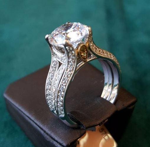 Jewelry Store «Alexanders Jewelers», reviews and photos, 689 N High St, Columbus, OH 43215, USA