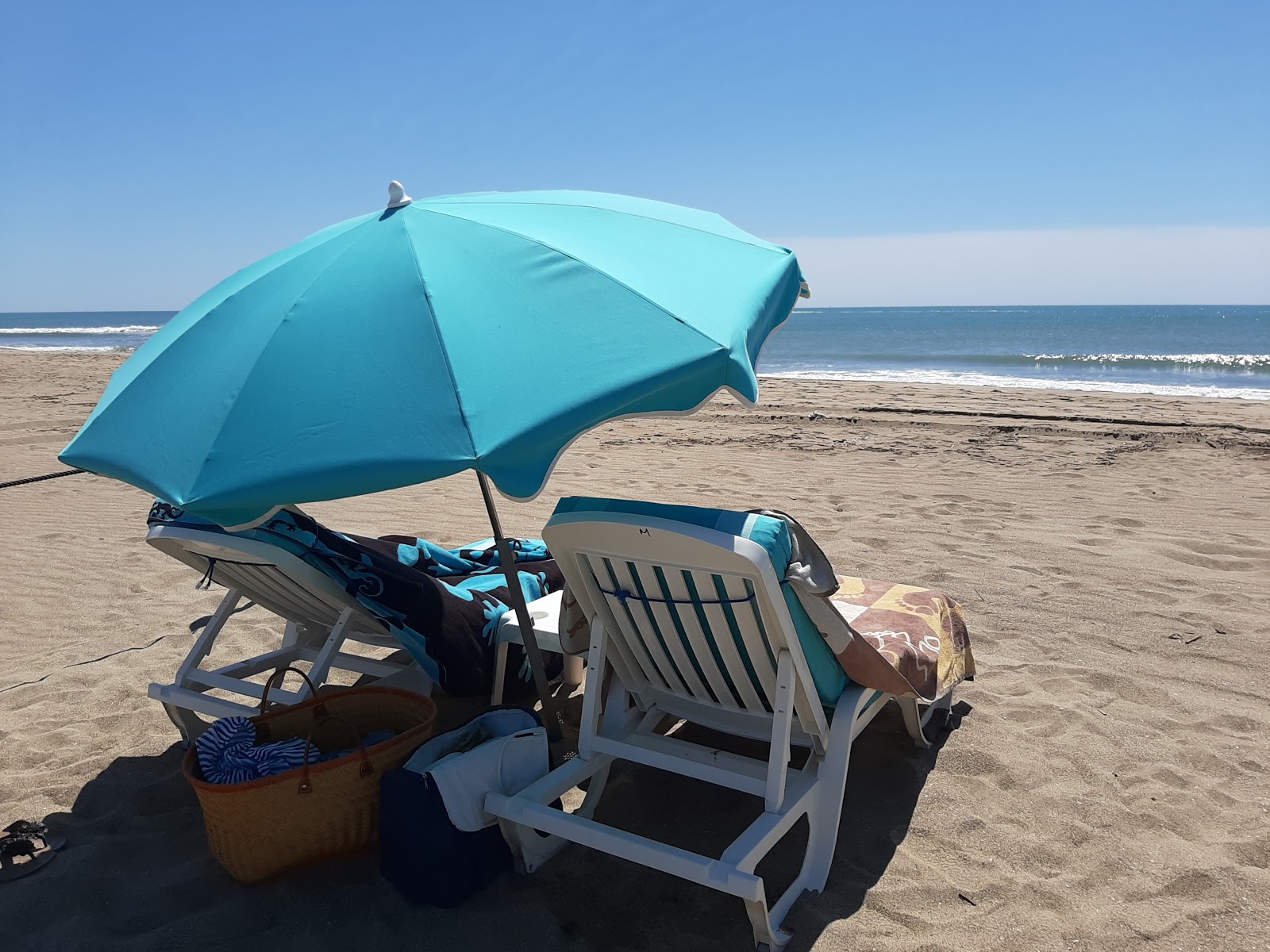 Foto van Saint-Pierre-la-Mer met ruim strand