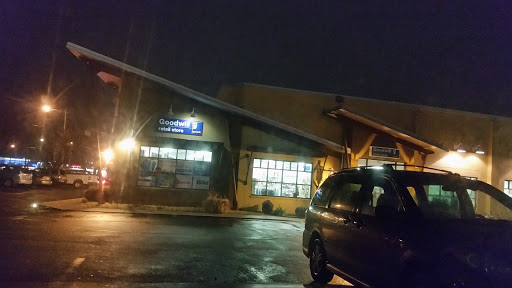 Thrift Store «Goodwill Retail Store & Donation Center», reviews and photos, 2936 Annandale Rd, Falls Church, VA 22042, USA