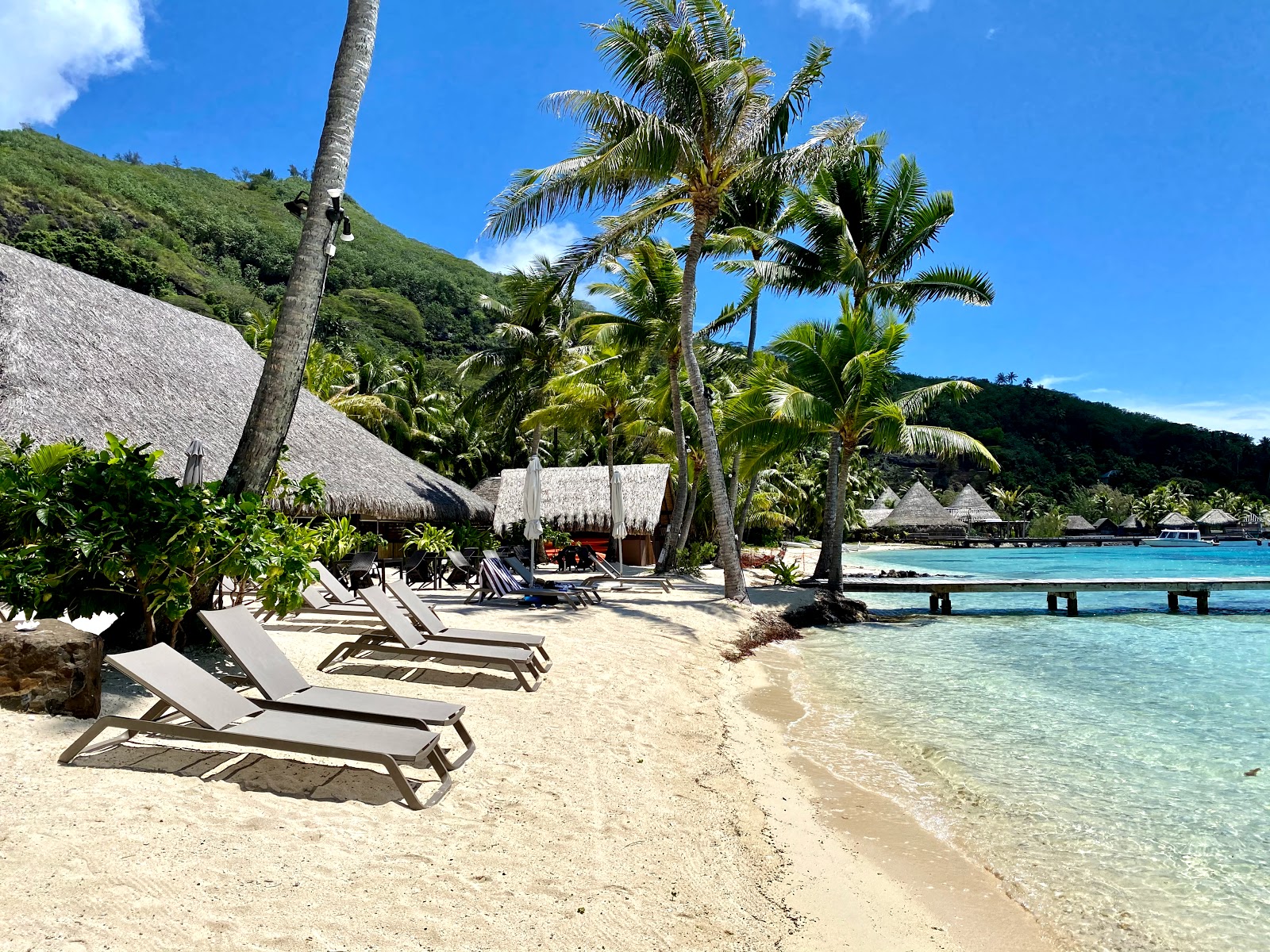 Foto van Royal Bora Bora Strand met beige zand oppervlakte