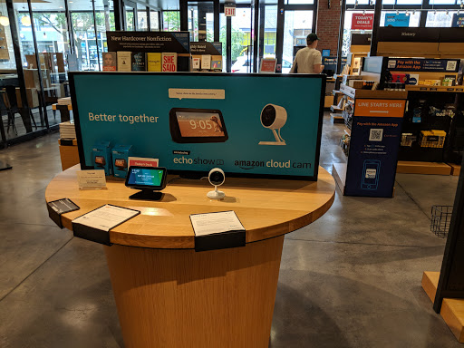 Book Store «Amazon Books», reviews and photos, 3441 N Southport Ave, Chicago, IL 60657, USA