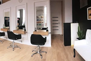 Salon fryzjersko kosmetyczny LARGO L’Oréal Expert image