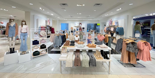 Clothing Store «Forever 21», reviews and photos, 2121 E Montclair Plaza Ln, Montclair, CA 91763, USA