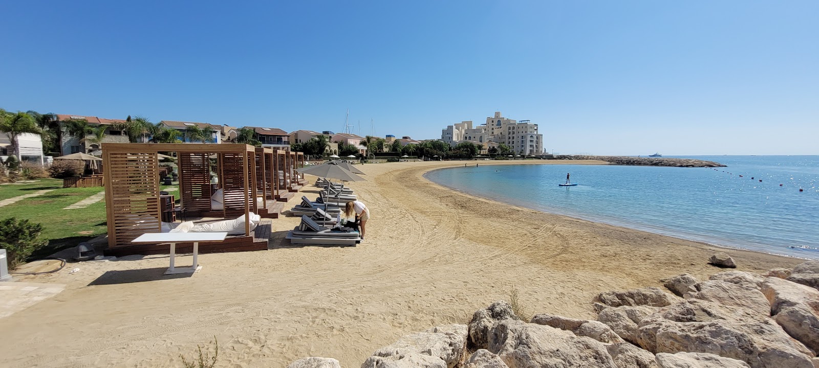 Foto von Limassol Marina Beach mit beiger sand Oberfläche