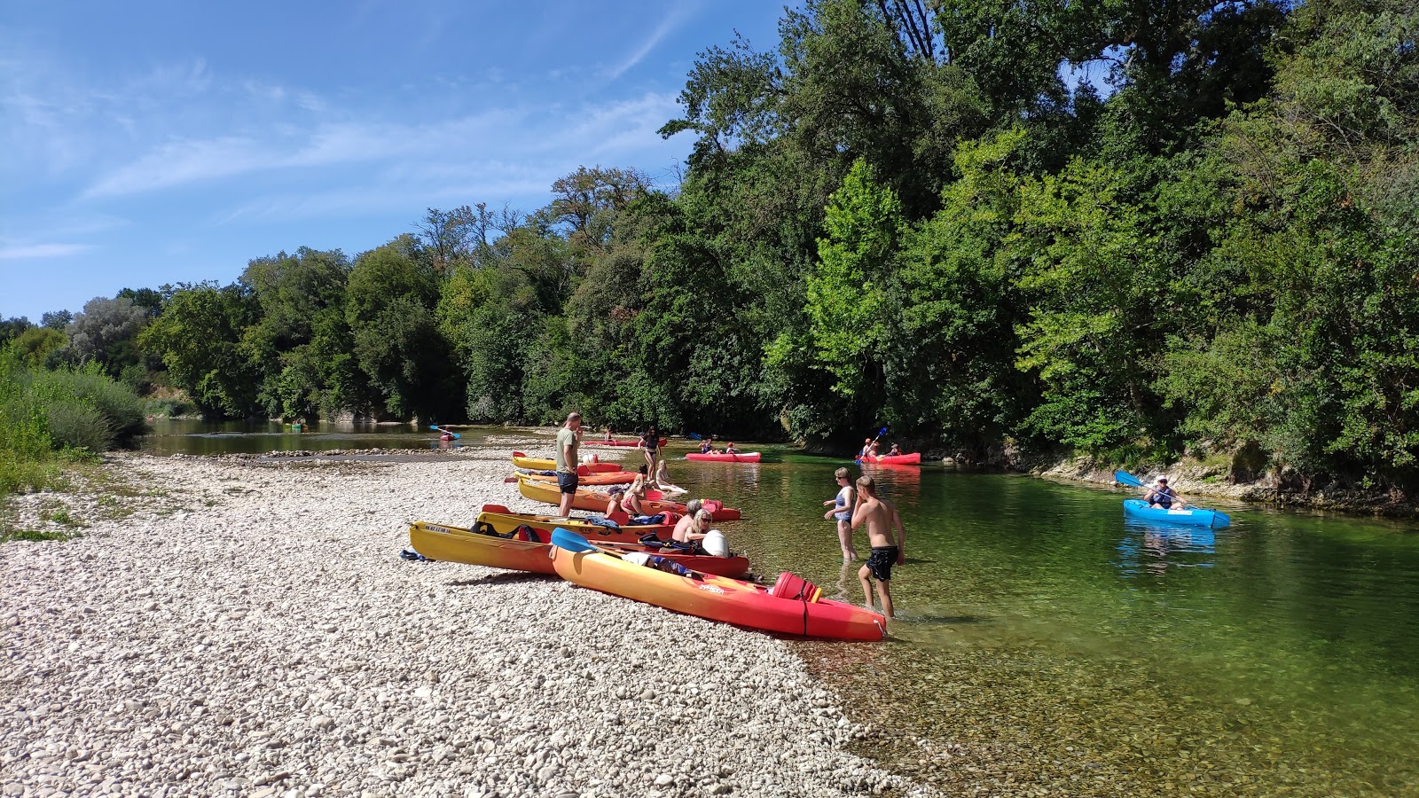 Foto von Plage Clicochic Gorges du Gardon mit felsiges gelände Oberfläche