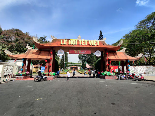 Le Van Tam Park