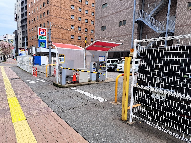 1 Horikawashinmachi Parking