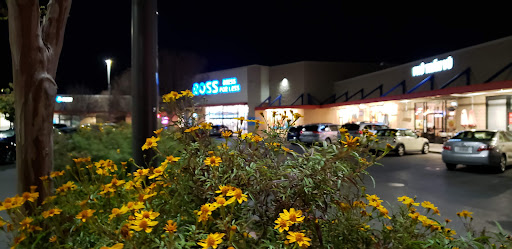 Clothing Store «Ross Dress for Less», reviews and photos, 1030 N Rengstorff Ave, Mountain View, CA 94043, USA